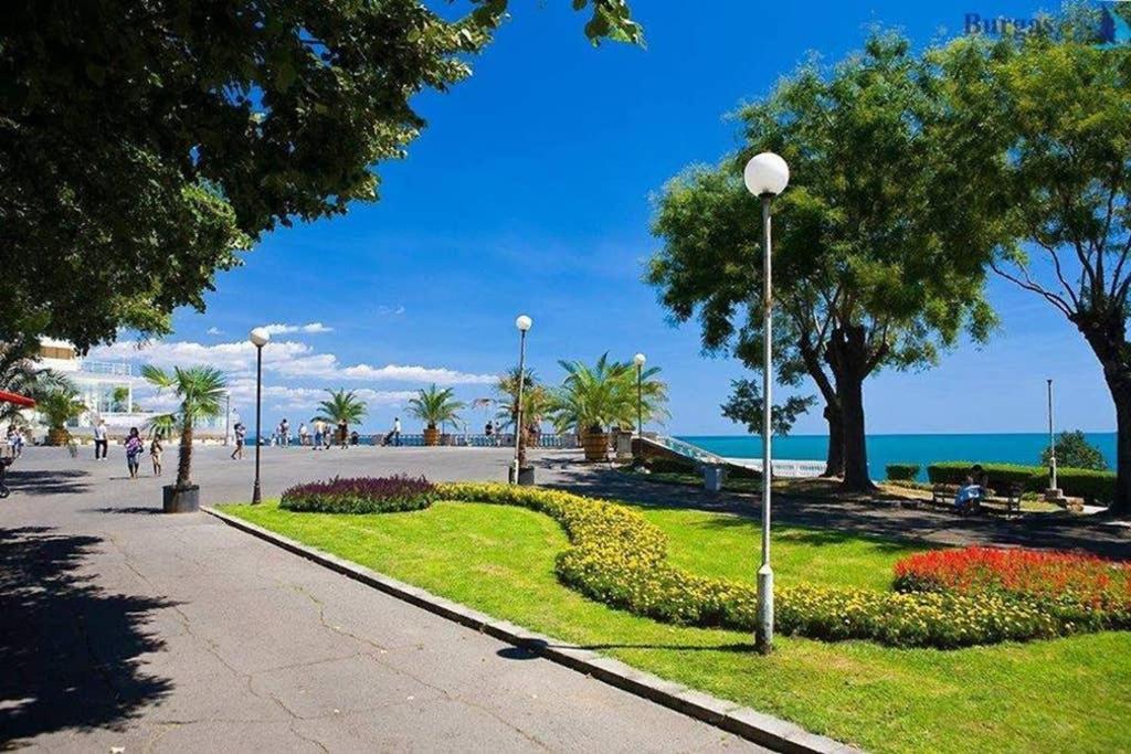Comfy Home In The Heart Of Burgas Extérieur photo